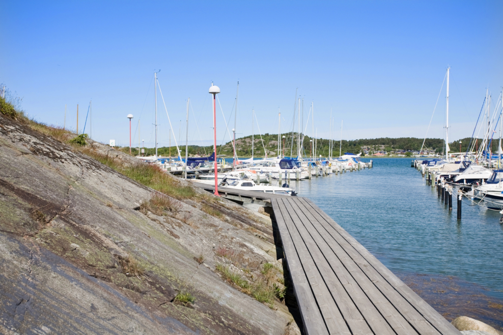 Högkvalitativt boende med ett unikt läge vid havet i Hovås. Skuldfri förening med låg månadsavgift.