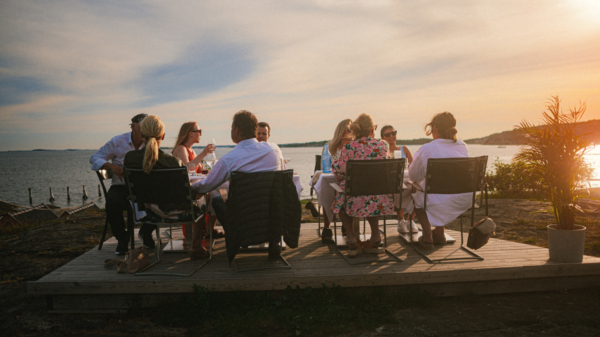 Högkvalitativt boende vid havet – havsutsikt och egen hiss. Lånefri förening med låg månadsavgift.