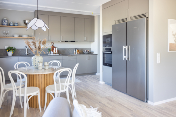 Högkvalitativt boende vid havet i Hovås, vissa med havsutsikt.Lånefri förening med låg månadsavgift.