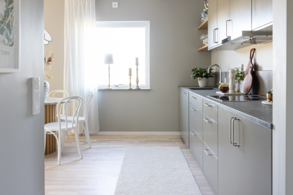 Högkvalitativt boende vid havet i Hovås, vissa med havsutsikt.Lånefri förening med låg månadsavgift.