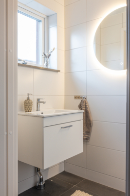 Högkvalitativt boende vid havet i Hovås, vissa med havsutsikt.Lånefri förening med låg månadsavgift.