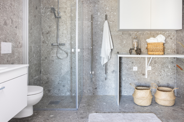 Högkvalitativt boende vid havet i Hovås, vissa med havsutsikt.Lånefri förening med låg månadsavgift.