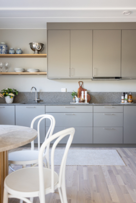 Högkvalitativt boende vid havet i Hovås, vissa med havsutsikt.Lånefri förening med låg månadsavgift.