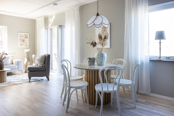 Högkvalitativt boende vid havet i Hovås, vissa med havsutsikt.Lånefri förening med låg månadsavgift.