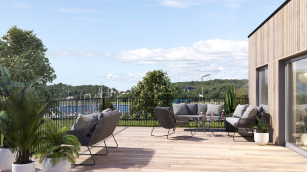 Högkvalitativt boende vid havet – havsutsikt och egen hiss. Lånefri förening med låg månadsavgift.