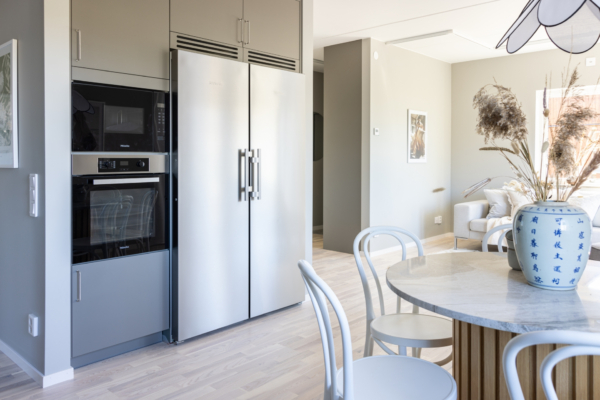 Högkvalitativt boende vid havet i Hovås, vissa med havsutsikt.Lånefri förening med låg månadsavgift.