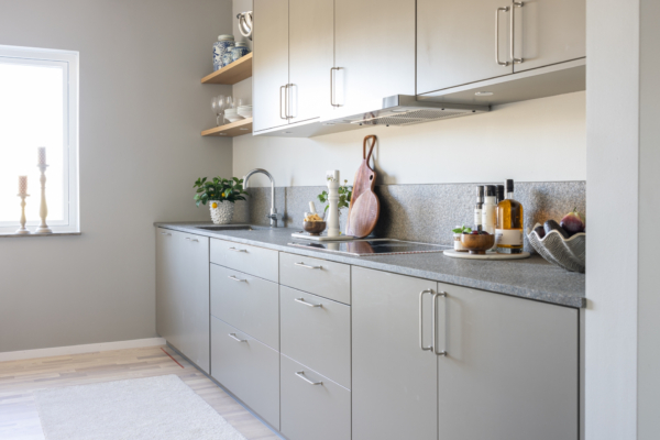 Högkvalitativt boende vid havet i Hovås, vissa med havsutsikt.Lånefri förening med låg månadsavgift.