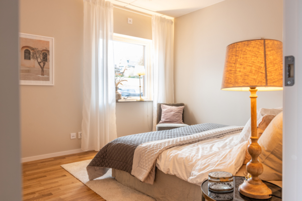 Högkvalitativt boende i Hovås, vissa med havsutsikt. Lånefri förening med låg månadsavgift.