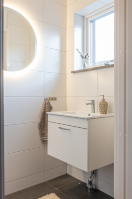 Högkvalitativt boende i Hovås, vissa med havsutsikt. Lånefri förening med låg månadsavgift.