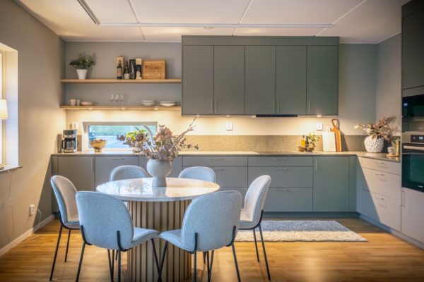 Högkvalitativt boende vid havet i Hovås, vissa med havsutsikt.Lånefri förening med låg månadsavgift.