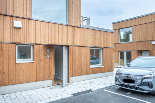 Högkvalitativt boende vid havet i Hovås, vissa med havsutsikt.Lånefri förening med låg månadsavgift.