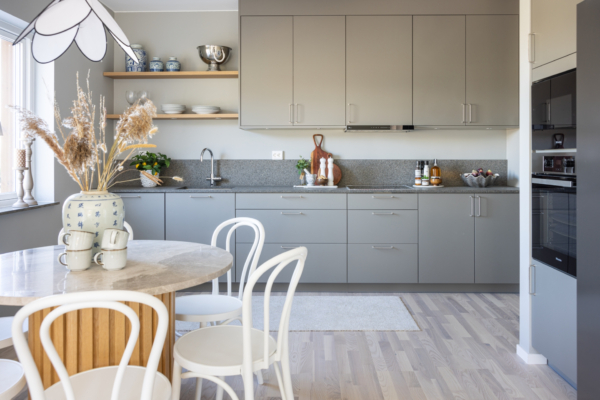 Högkvalitativt boende vid havet i Hovås, vissa med havsutsikt.Lånefri förening med låg månadsavgift.