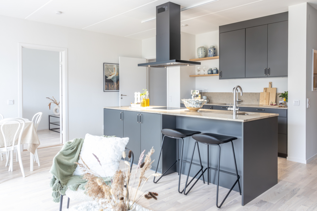 Högkvalitativt boende vid havet i Hovås, vissa med havsutsikt.Lånefri förening med låg månadsavgift.