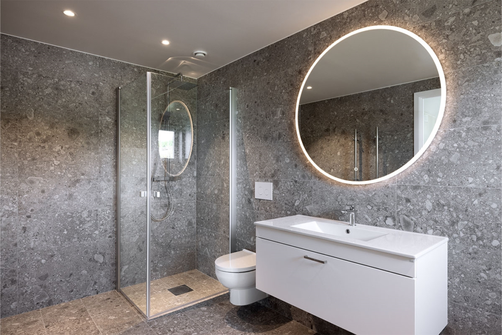 Högkvalitativt boende vid havet i Hovås, vissa med havsutsikt.Lånefri förening med låg månadsavgift.