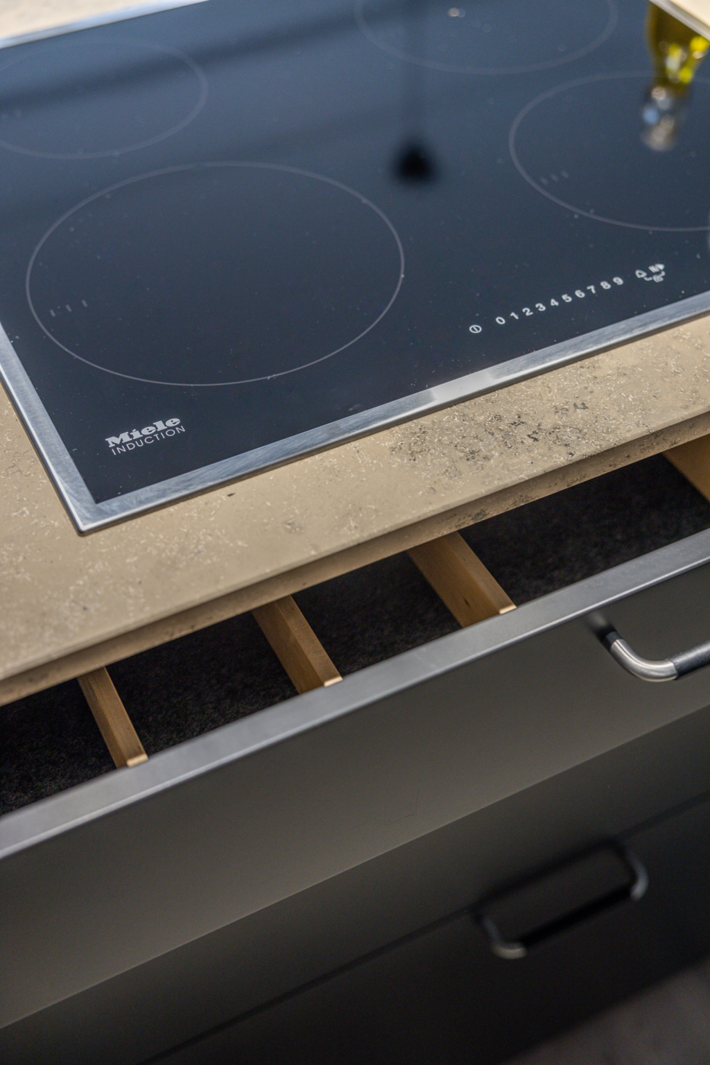 Högkvalitativt boende vid havet i Hovås, vissa med havsutsikt.Lånefri förening med låg månadsavgift.