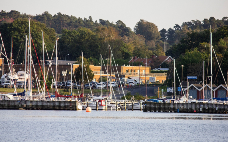 Högkvalitativt boende vid havet i Hovås, vissa med havsutsikt.Lånefri förening med låg månadsavgift.