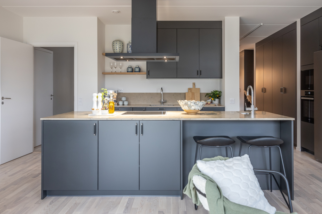 Högkvalitativt boende vid havet i Hovås, vissa med havsutsikt.Lånefri förening med låg månadsavgift.