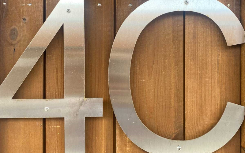 Högkvalitativt boende vid havet i Hovås, vissa med havsutsikt.Lånefri förening med låg månadsavgift.