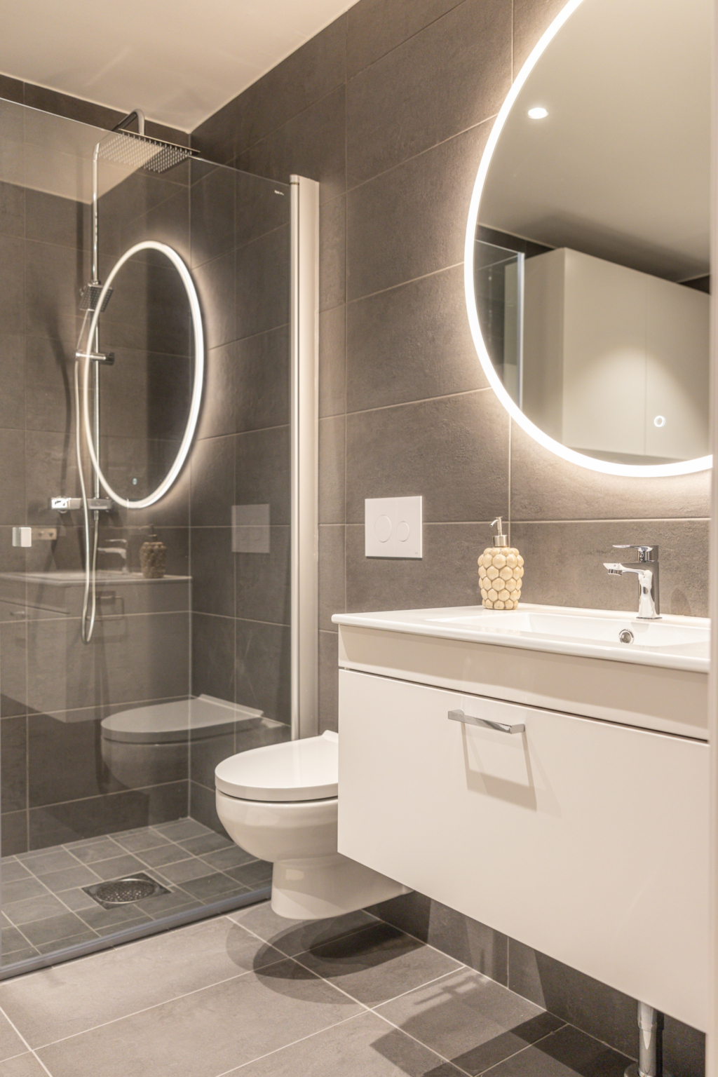 Högkvalitativt boende vid havet i Hovås, vissa med havsutsikt.Lånefri förening med låg månadsavgift.