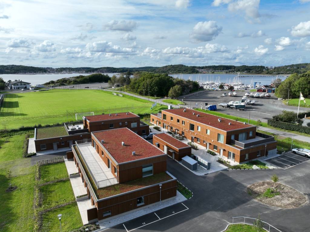 Högkvalitativt boende vid havet i Hovås, vissa med havsutsikt.Lånefri förening med låg månadsavgift.