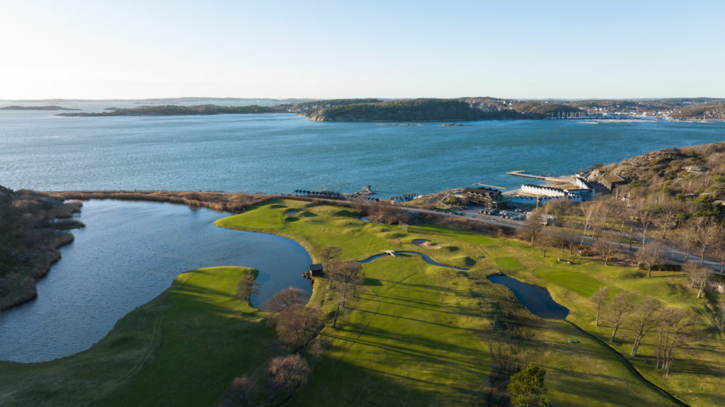 Högkvalitativt boende med ett unikt läge vid havet i Hovås. Skuldfri förening med låg månadsavgift.