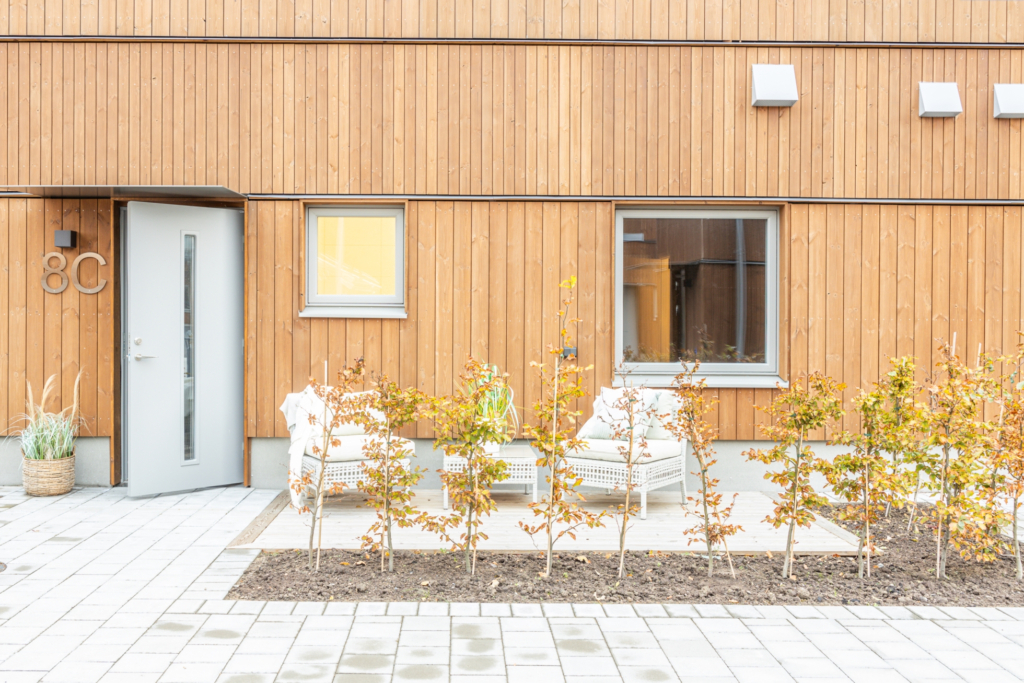 Högkvalitativt boende vid havet i Hovås, vissa med havsutsikt.Lånefri förening med låg månadsavgift.