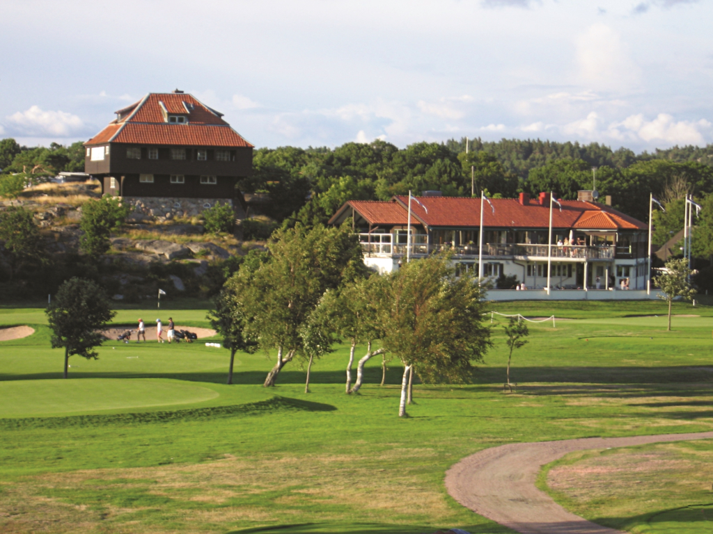 Högkvalitativt boende vid havet i Hovås, vissa med havsutsikt.Lånefri förening med låg månadsavgift.
