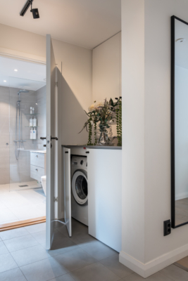 Unikt och högkvalitativt boende vid havet med fantastisk trädgård i västerläge.