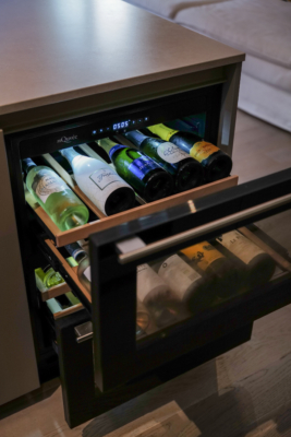 Unikt och högkvalitativt boende vid havet med fantastisk trädgård i västerläge.