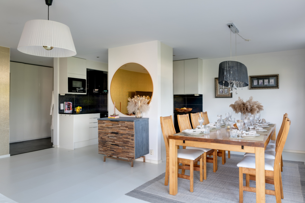 Gott om plats i matsalen (utan rubrik)